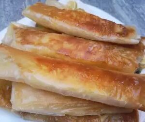 Домашна баничка с яйце и сирене /400гр./