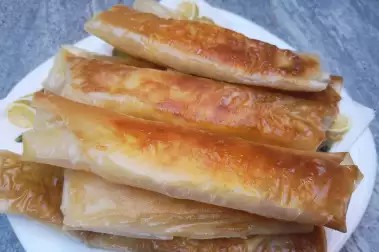 Домашна баничка с яйце и сирене /400гр./